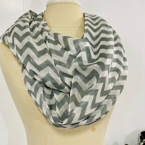 Shimmery Gray and White Scarf - Picture 4 of 6
